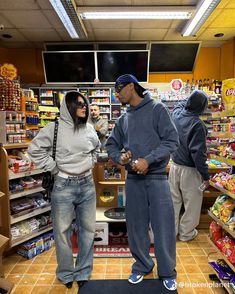 Streetwear Fashion Couple, Couple Outfits Streetwear, Matching Couple Outfits Aesthetic, Couple Streetwear, Broken Planet, Couple Fits, Outfits Streetwear, Fit Couples, Fashion Couple