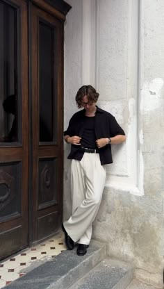 Korean Pants Outfit Men, Korean Trousers Outfit, Korean Pants Outfit, Men Club Outfit Night, White Trousers Outfit, Light Brown Pants, White Pants Men, Old Vibes, Korean Pants