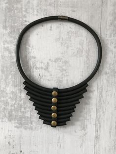 Made of 100% natural rubber. Closure: magnetic clasp Avant Garde Vegan, Rubber Necklace, V Necklace, Leather Jewellery, Studded Necklace, Necklace Unique, Leather Diy, Magnetic Clasp, Necklace Handmade