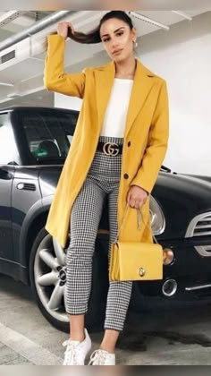 Outfit Ideas Work, Yellow Purse, Checkered Pants, Dressy Casual Outfits, Outfits Dressy, Yellow Blazer, Stylish Winter Outfits, Pullover Outfit, Elevated Basics