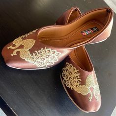 Punjabi Jutti Size 8 Indian Shoes For Your Next Event Brand New Indian Fashion, Fashion, Indianwear, Indianwedding, Ethnic Wear, Indian Onlineshopping, Saree, Indianbride, Fashionblogger , Style, Lehenga, Indian , Wedding , Sarees , Traditional, Kurti, Sareelove, Mumbai, Bollywood, Indianfashionblogger, Ootd, Designer, Ethnic, Partywear, Indian Wedding Outfit, Bollywood Clothes, Punjabi Wedding Clothes, Diwali Outfit, Diwali Clothes, Indian Bride Diwali Clothes, Bollywood Clothes, Moose Slippers, Blue Uggs, Traditional Kurti, Indian Wedding Sarees, Lehenga Indian, Sarees Traditional, Bootie Socks