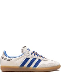 Find ADIDAS X Wales Bonner Samba Wonder Clay Royal Blue Sneakers on Editorialist. white/royal blue leather suede panelling contrast stitching logo stamp at side signature 3-Stripes logo round toe front lace-up fastening logo patch at the tongue branded insole gum-rubber sole These styles are supplied by a premium and authenticated sneaker marketplace. Stocking only the most sought-after footwear, they source and curate some of the most hard to find sneakers from around the world. Adidas Bonner Samba, Loveshackfancy Sambas, Adais Sambas, Classy Sneakers Outfit, Cool Sneakers Women, Women’s Sneakers, Stockholm Shoes, Wales Bonner Samba, Adidas Wales Bonner