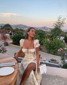 Italy Summer Outfits, European Fashion Summer, Greece Outfit, Vacay Outfits, Long Beach Dress, Moda Vintage, Mode Inspo