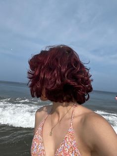 Short Wavy Red Hair, Red Hair Beach, Short Red Curly Hair, Short Dark Red Hair, Red Hair Summer, Red Wavy Hair, Red Hair Girl, Hair Lifestyle, Maroon Hair