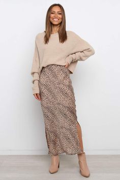 Midi Dress And Sweater Outfit, Skirt In Fall Outfit, Womens Business Casual Skirt, Classy Outfits With Skirts, Buisness Casual Women Outfits Skirt, Sweater And Skirt Fall Outfit, Long Fall Dresses With Boots, Modest Fall Fashion 2023, Warm Fall Work Outfits