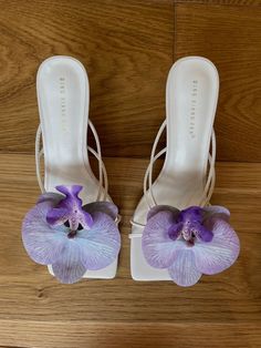 Beautiful orchid heels perfect for your summer holiday or any special occasion. Flower Kitten Heels, Orchid Heels Outfit, Orchid Sandals, Orchid Shoes, Orchid Heels, Flower High Heels, Bday Fits