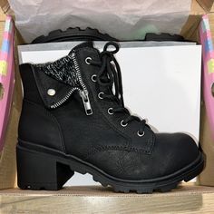 New In Box. Kids Black Jellypop Explorer Boots. Lace Up With Side Zipper On Inside Of Foot For Easy On/Off. Waterproof. Black Winter Lace-up Boots With Zipper, Goth Boots For Kids, Black Boots Kids, Jellypop Shoes, Black Lace-up Boots With Zipper Closure, Girls Combat Boots, Girls Black Boots, New Girl Style, Black Moto Boots