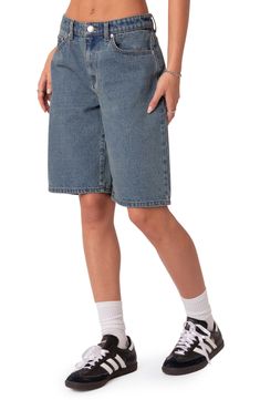 Long Jean Shorts Outfit, Outfits Quotes, Y2k Outfits Aesthetic, Long Jean Shorts, Long Denim Shorts, Jean Short Outfits, Bermuda Jeans, Y2k Aesthetic Outfits, Y2k Outfits