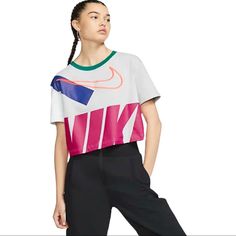 New With Tags Nike Swoosh Crop Top Nike Cropped Hoodie, Womens Crop Top, Athletic Crop Top, Nike Sportswear Women, Tops Nike, Sports Graphics, Crop Top Tees, Nike Womens, Short Sleeve Cropped Top