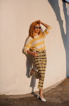 Stripped Outfit, Mixing Prints Fashion, Grunge Looks, Print Mixing, Booth Inspiration, Mixed Prints, Street Style Grunge, Grunge Look, Power Dressing