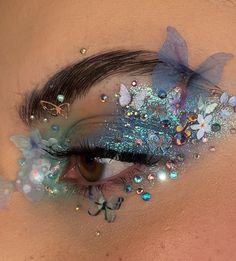 Fairy Vibes Makeup, Sparkly Fairy Makeup, Glitter Fairy Makeup, Nature Fairy Aesthetic, Butterfly Makeup Halloween, Garden Fairy Makeup, Forest Fairy Makeup, Fairy Makeup Ideas, Fairy Fantasy Makeup