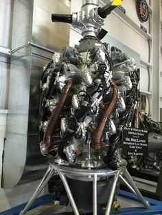 an engine is on display in the museum