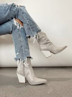 Cheyenne Western Boot – Lane 201 Cowboy Boots And Jeans, How To Wear Cowboy Boots, Boots And Jeans, White Cowboy Boots, Leather Western Boots, Western Boot, Red Bottoms, Cool Boots, Shoe Obsession