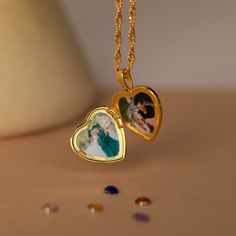 Caitlyn Minimalist, Unique Locket, Locket Necklaces, Locket Design, Gold Heart Locket, Dainty Diamond Necklace, Heart Photo, Photo Locket Necklace, Engraved Initials