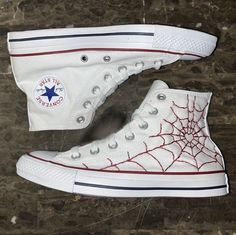 Embroidery spider web with a heart in the center red. White high top converse Embroidery Spider, Converse Ideas, Disney Converse, Embroidery Converse, Converse Design, White High Top Converse, High Top Converse, Converse Red, White High Tops