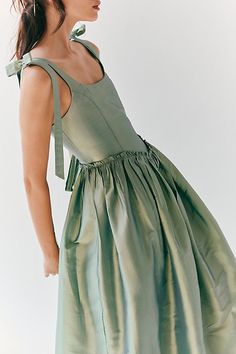 Louise New York Marie Dress Upcycle Dress, Fancy Fits, Summer Formal Dresses, Free People Summer, Fairytale Fashion, Green Gown, Green Fits, Wedding Attire Guest, Bustier Dress