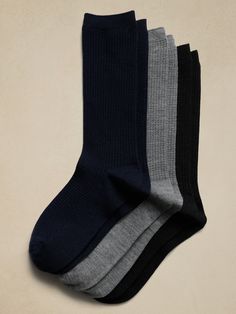 This sock is knitted from our best-selling blend of beautiful Merino wool and modal, which adds softness and a smooth finish.  Sustainability: Made with TENCEL™ modal, sourced from European beechwood trees, harvested from sustainably managed forests.  Waffle-knit stitch.  Set of 3 pairs.  Fits men's shoe sizes 8-12. Outfit References, Handbag Essentials, Men's Shoe, Knit Stitch, Men Shoes Size, Waffle Knit, Mens Socks, Merino Wool, Banana Republic