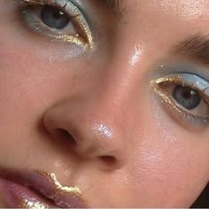 Eye Makeup Look Ideas, Gold Dance Makeup, Soft Ethereal Aesthetic Makeup, Sparkly Makeup Ideas, Creative Everyday Makeup, Art Nouveau Makeup, Greek Makeup Look, Glowy Gold Makeup, Golden Eye Makeup Look