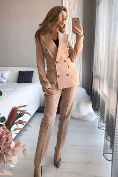 English Teacher Outfits For School & Private Tutoring Woman In Suit, Classy Suits, Fashion Office, Business Outfits Women, Woman Suit Fashion, Classy Work Outfits, Professional Outfits