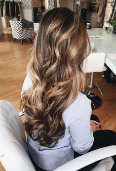 Highlights Ideas, Caramel Highlights, Honey Blonde Hair, Brown Blonde Hair, Haircuts For Long Hair, Hair Color Balayage, Light Brown Hair, Brown Hair Colors, Brunette Hair