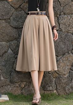 "DETAIL * 50% linen, 50% cotton * No lining * Belt loops * Seam pockets * Right zipper closure * A Line skirt * Wash by hand or machine with cold water * Only three color now * Belt is not sale items * The model is 170cm (5′7″) tall with a 80cm (31.5\") bust, 66cm (26\") waist. She is wearing the Khaki skirt in size XS with csutom length 27\". * Choose CUSTOM Order if you Can't find your size in our size Chart Chang the Length Your Height is not Between 5'1\" - 5\"9\" Your weight is not Between Handmade Skirts, A Line Skirt Outfits, Tall Skirt, Mode Hijabi, Skirt A Line, Skirt Midi, Skirt With Pockets, Line Skirt, Linen Skirt