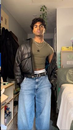 Prep Streetwear, Baggy Jeans Outfits, What To Wear In New York, Baggy Jeans Outfit, New York Outfit, Essential Fashion, Queer Fashion, Jeans Outfits, Guys Clothing Styles