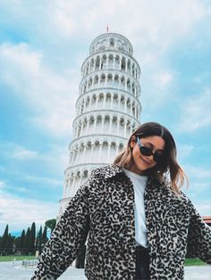 Italy aesthetic photo outfit Pisa Italy Outfit, Pisa Italy Photography, Pisa Picture Ideas, Pisa Outfits, Pisa Italy Poses, Pisa Tower Photo Ideas, Pisa Photo Ideas, Firenze Photo Ideas, Florence Picture Ideas