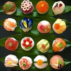 there are many different types of sushi on the leaf