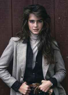 After spending her pre-teen years starring in films such as Pretty Baby (1978) and Blue Lagoon (1980), Brooke Shields made waves in the fashion industry covering the most popular fashion magazines and appearing in Calvin Klein's controversial jean ads. Her bold brows, impeccable bone structure, and long hair were iconic. Jean Shrimpton, 80s Fashion Trends, Andre Agassi, 80’s Fashion, 80s Hair, Fashion Male, 80s Outfit