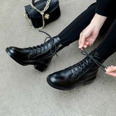 Sepatu Platform, Boots With Laces, Buckle Boot, Dr Shoes, Aesthetic Shoes, Block Heel Boots, Pretty Shoes, Casual Style Outfits, Beautiful Shoes