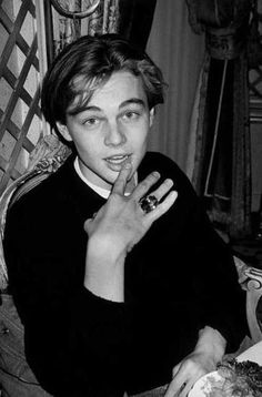 Leonardo Dicaprio 90s, Black And White Photo Wall, Black And White Picture Wall, كريستيانو رونالدو, Black And White Aesthetic, Cindy Crawford