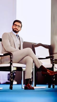 Ranveer Singh Suit, Detective Outfit, Men In Socks, Tailored Fashion, Classy Outfits Men, Designer Suits For Men, Ranveer Singh, Fashion Suits For Men, Fashion Suits