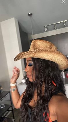 Hair Under Cowboy Hat, Western Inspired Hairstyles, Vaquero Hairstyle, Curly Hair Cowgirl, Cowgirl Bandana Hairstyles, Country Music Festival Hairstyles, Cowgirl Aesthetic Hairstyles, Summer Country Concert Hair, Hair Ideas For Cowboy Hats