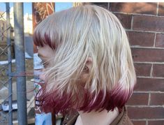 Pink Hair Placement, Unique Hair Dye Ideas Blonde, Fox Tips Hair Dye, Foxtail Hair Color, Dyed Tips Short Hair, Hairdye Ideas Short Hair, Weird Hair Colors, Bleached Hair Ideas, White And Red Hair