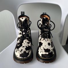 Female Boots, Women Motorcycle, Women's Motorcycle Boots, Boots Patterns, Boot Print, Motorcycle Women, Vintage Boots, Platform Ankle Boots, Cow Pattern