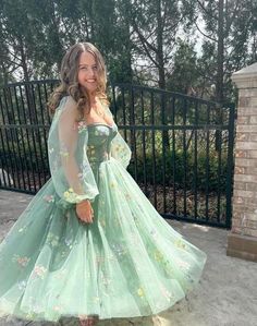 Cottagecore Grad Dress, Enchanted Garden Prom Dress Ideas, Bridesmaid Dresses Cottagecore, Cottage Core Prom Dress, Vestido Cottagecore, Prom Dresses Cottagecore, Cottagecore Gown, Cottagecore Prom Dress, Cottagecore Prom