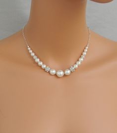 Classic Pearl Necklace, Gold Bridal Necklace, Diy Collier, Pearl Necklace Designs, Electroformed Jewelry, Back Drop, Light Ivory, Necklace Pearl, Bridal Bracelet