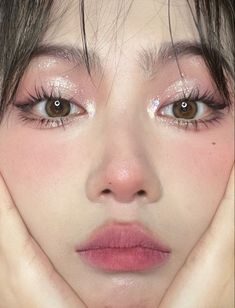 Make Up Ideas Natural Korean, Make Up Looks Douyin, Erica Titus Makeup, Soft Girl Eye Makeup, Makeup Ulzzang Korean, Korean Makeup For Non Asian, Korean Douyin Makeup, Makeup Inspo Douyin, Pink Douyin Makeup Brown Skin