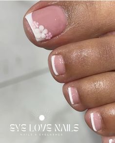 insta: @lacaniaaa #pedicure #pedicureideas #toenails Pedicure Ideas Natural, French Toe Nails With Design, Gel X Pedicure, Short Toe Nails Pedicures, Feet Nail Ideas, Gel X Toes, Nails Feet Design, Pedicures With Flowers, Nails Foot Design