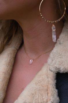 This gorgeous crystal necklace is your minimalistic dream. The Quartz is strung on snake chain that catches the light when you turn. And other times appears the crystal is just floating on your neck. The perfect everyday layering necklace.A snake symbolizes creative life force while Quartz amplifies any positive energy you put into it. A powerful duo to create what you want. Put your hand over your quartz and remember that you have the power to create what you want! Polished Quartz crystal 14k g Gold Filled Necklace, Life Force, Choker Style, Mala Necklace, A Snake, Layering Necklace, Bridal Necklace, Creative Life, Necklace Sizes