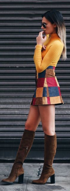 I have fantastic legs and show them off - these colors aren't my favorite but short structured skirts work great. 70s Mode, Outfits Leggins, Bridget Bardot, Spring Summer Fashion Trends, Rok Mini, Rock Outfit, Hippie Look, Workout Clothing, Outfits 2017