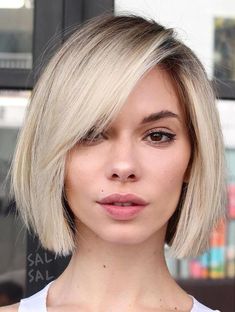 Bob Hairstyles For Thick, Bob Hairstyles With Bangs, Hairstyles Trendy, Medium Bob Hairstyles, Bob Hairstyles For Fine Hair, Hair Bob, Side Bangs, Haircuts For Fine Hair