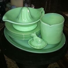 Jadeite Displaying Jadeite, Pretty Antiques, Jadeite Dishes, Green Dishes, Rainbow Explosion, Daily Greens, Jadite Green, Green China