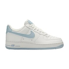 The Nike Wmns Air Force 1 Low '07 Patent sneaker is a contemporary expression of the '82 original's impact on street fashion. Revealed in April 2019, this 'Light Armory Blue' women's update elevates the icon in glossy patent leather. Signature branding comes into play on the tongue badge, Swooshes and debossed heel badge. Encapsulated Air and a rubber cupsole with basketball-inspired tread recall the classic hoops platform. Nike Airforces Aesthetic, Light Blue Air Force 1, Blue Air Force 1, Nike Air Force 1 Women, Nike Air Force Low, Nike Azul, Blue Nike Air Force, Blue Nike Shoes, Tenis Air Force