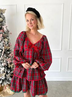 Holiday Tea Party Outfit, Christmas Vintage Outfit, Christmas Day Outfit Ideas, Grunge Christmas Outfit, Christmas Eve Outfits For Teens, Hoedown Outfits, Christmas Church Outfit, Plaid Christmas Dress