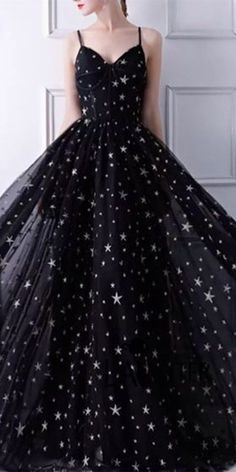 Prom Dress With Stars, Dress With Stars, Pretty Gowns, Black Spaghetti, Fantasy Dresses, Black Prom Dress, Chic Shop, Fairytale Dress