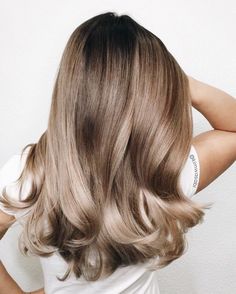 pinterest: piriesellars2 ★ Classic Womens Haircuts, Brunette Ombre, Brown Hair Shades, Bronde Hair, Princess Hair, Brunette Color