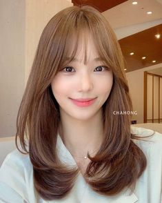 Hairstyles Korean Medium, Korean Perm Women Medium, Korean Woman Haircut, Medium Korean Hair, Medium Short Hairstyle Women Round Face Layers, Haircut Ideas Girl, Perm For Round Face, Korean Hair Styles Girl, Haircut Korean Girl