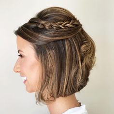 Your crop is cute, but you can always make it even cuter! Come see some totally chic updos that you can you can easily create! Cute Hairstyles For Short Hair, Short Hair Updo, Trending Hairstyles, Braids For Short Hair, Short Curly Hair, Latest Hairstyles, Hair Updos