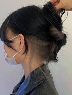 long black hair with ash gray underneath bun Black Hair Color Underneath, Korean Underdye Hair, Korean Two Tone Hair Color, Peekaboo Hair Color Korean, Under Layer Hair Color Ideas, Peekaboo Hair Ponytail, Ear Loop Highlights Hair, Chinese Hair Color Ideas, Two Toned Hair Underneath Brown